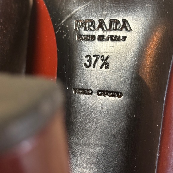 PRADA-DESIGNER- Burgundy Leather-Heel Pumps Sz 6 Casual Elegance. - Picture 5 of 6